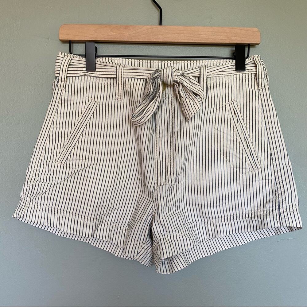 American Eagle | Stripe Paper Bag Tie Waist Shorts Size 4